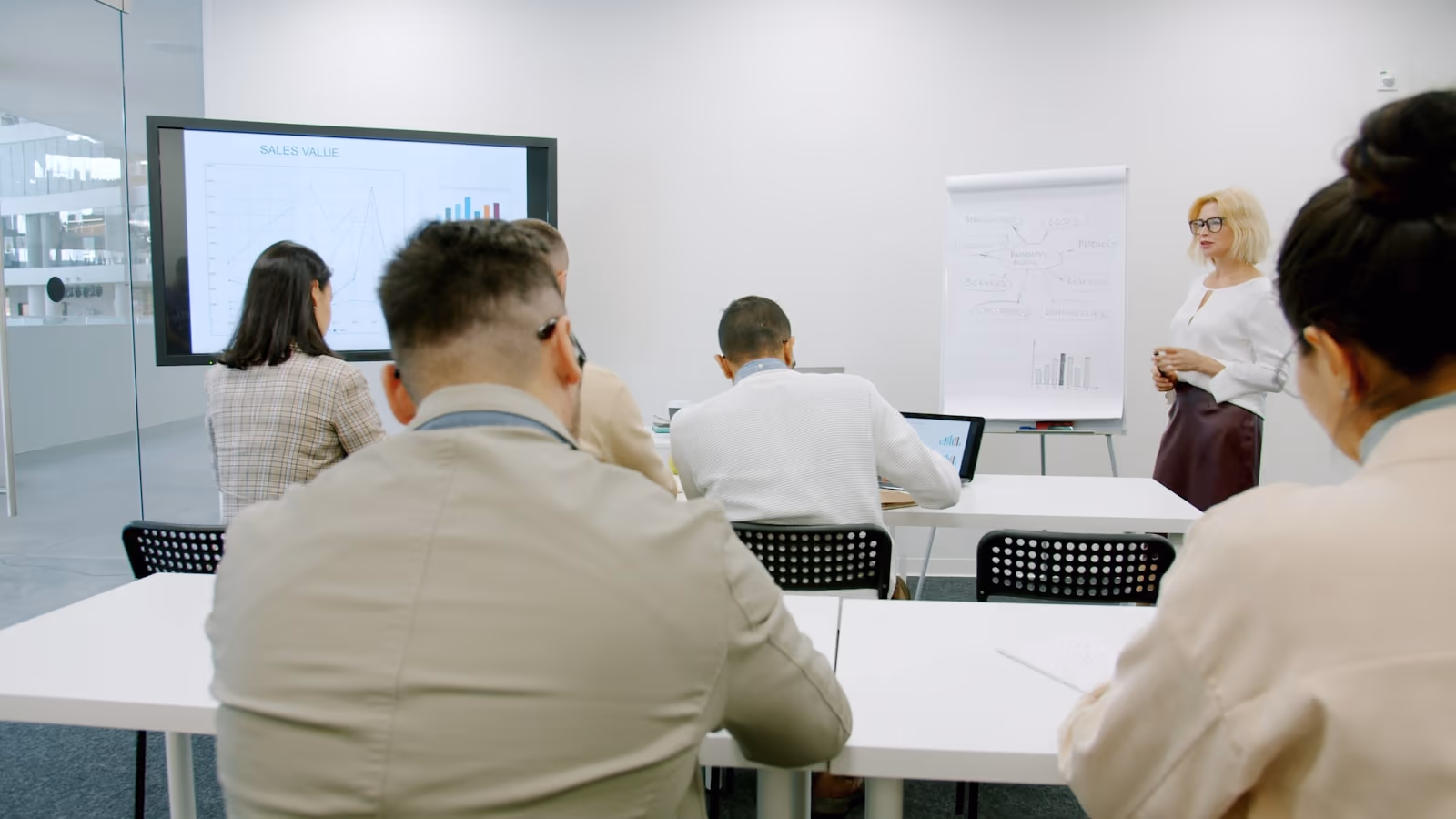 12 Best CX Certifications for 2026 (CCXP, Forrester, Medallia)